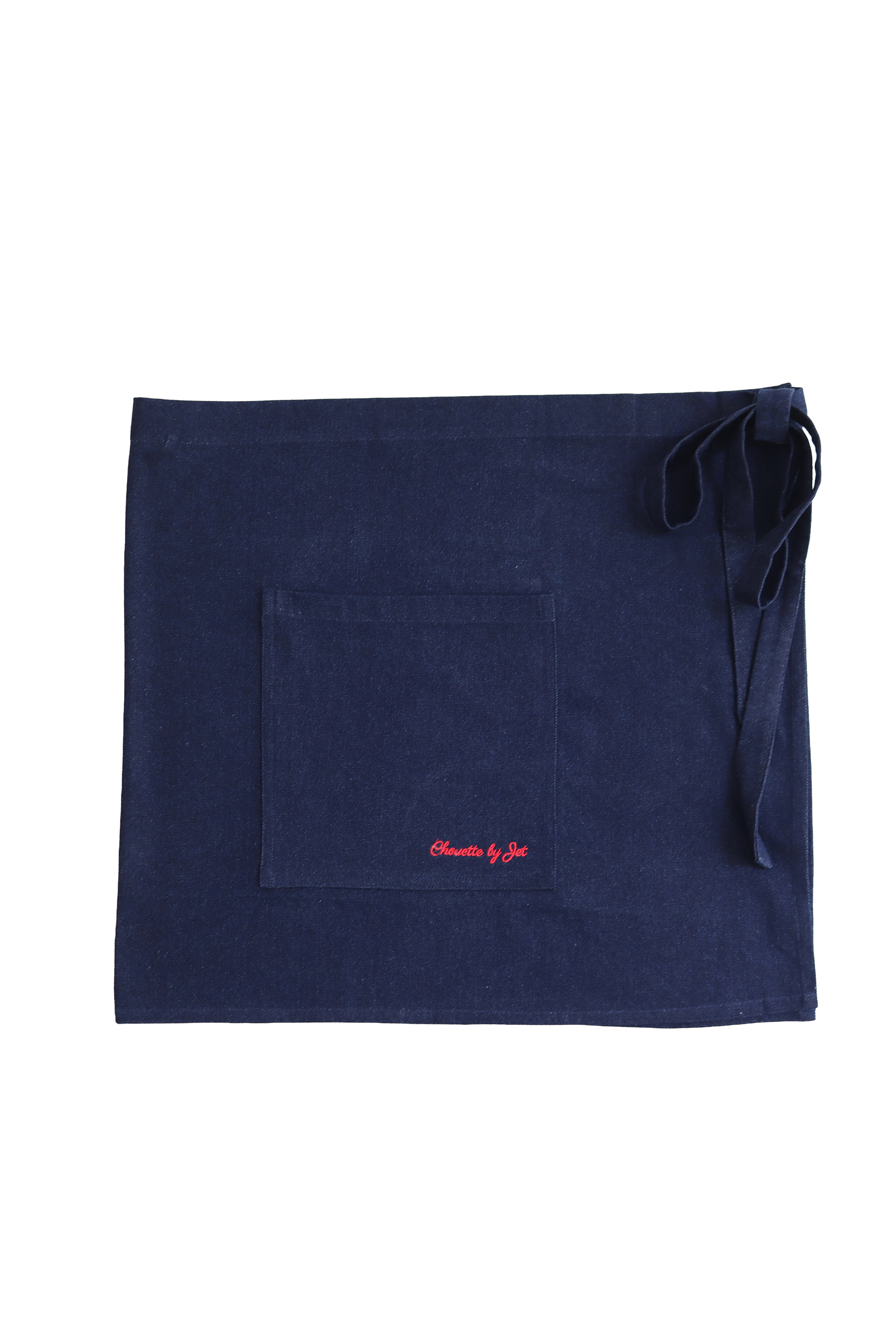 Dit bistro schort is er voor alles wat je met je handen maakt. In de keuken, maar net
zo goed tijdens het schilderen, knutselen, kleien, tuinieren of schoonmaken. Het is
een stevige jeans schort waardoor het heel comfortable om je lijf zit. Ik vind dit een tijdloos en chic schort.