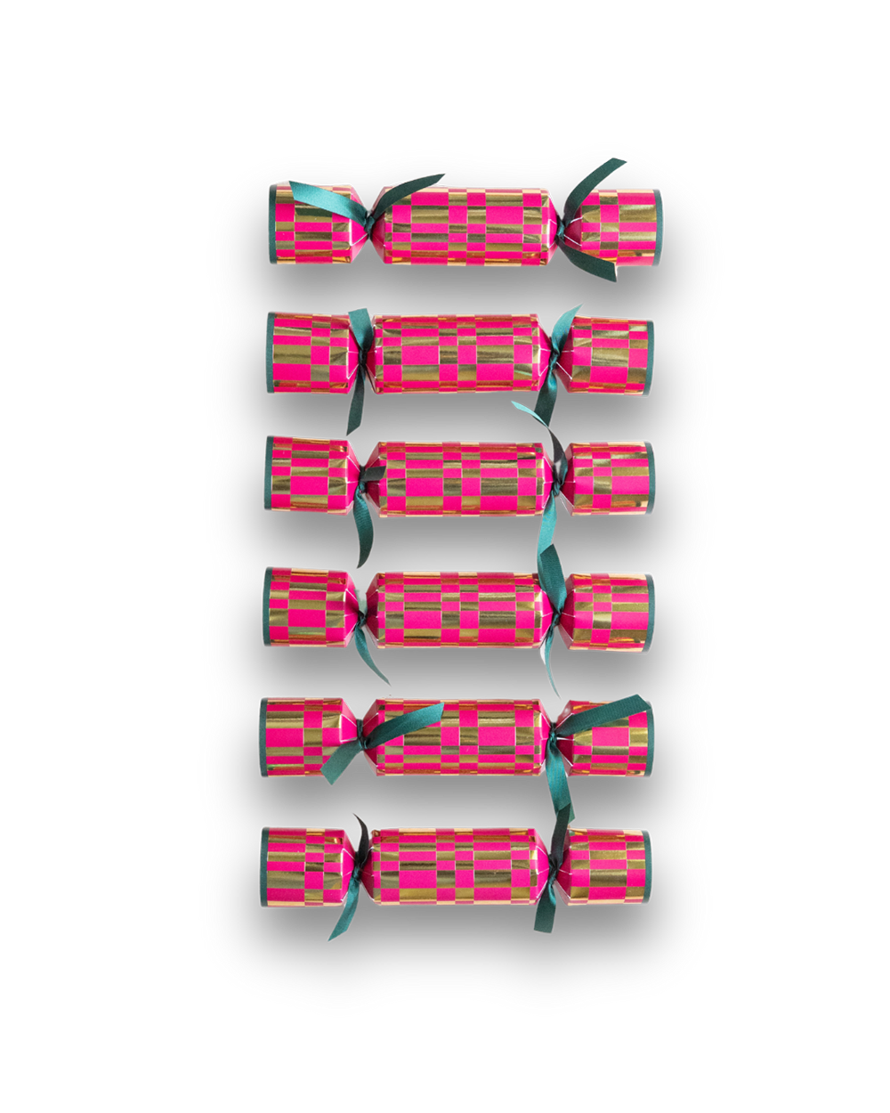 Geen kersttafel is compleet zonder een Christmas cracker op je bord. Gemaakt in de enige echte Christmas Cracker fabriek in Engeland. Zonder (plastic) cadeautjes die uiteindelijk toch altijd in de prullenbak belanden; bij deze crackers draait het juist om verbinding. Trek de crackers tegelijk met elkaar open, laat ze knallen, zet die hoed op en laat het gesprek beginnen. 